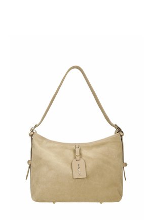 Beige suède schoudertas met één riem en een leren label dat aan het midden voor hangt.