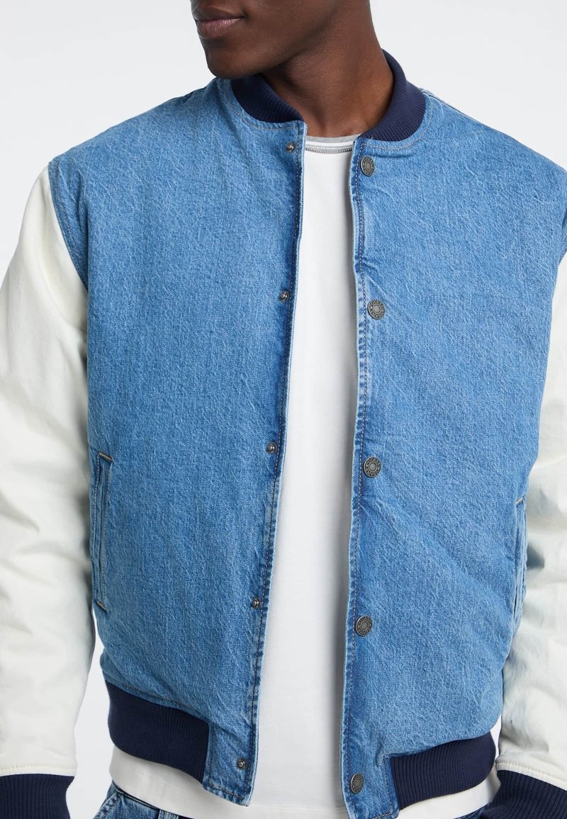 Guess Jeans Bomber Jacket mehrfarbig grundton blau/blue Zalando