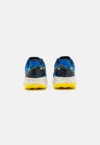 New Balance FRESH FOAM GAROÉ - Trail tekaški čevlji - blue