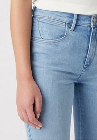 Wrangler Vaqueros pitillo - light blue