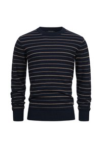 Marineblå sweater med lodrette og vandrette striber i lyse farver, rund halsudskæring, ribbede manchetter og kant, lavet af blødt strikket materiale.