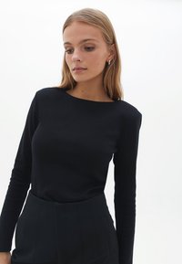 OXXO Långärmad tröja - black