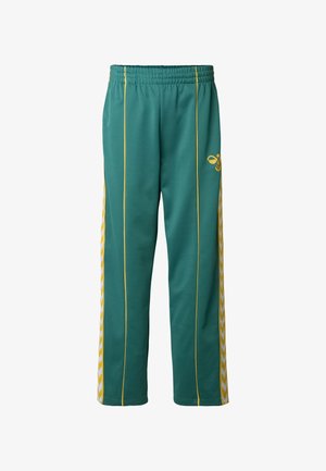 Zelené športové nohavice z mäkkej tkaniny, s výraznými žltými bočnými pruhmi a malým logom. Pružný pás a rovný strih.