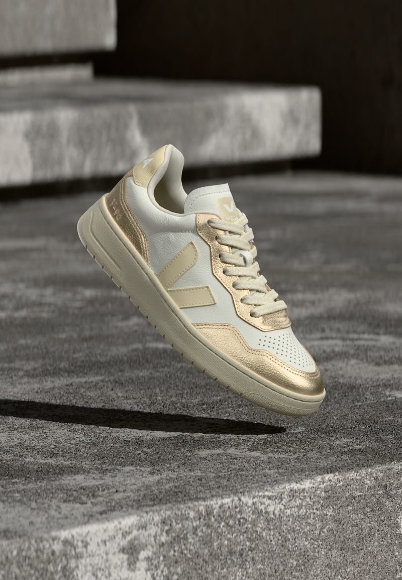 Veja V 90 white/calcaire/platine-coloured/white