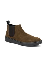 Botas Chelsea de ante marrón con paneles laterales elásticos negros, una tira para facilitar la colocación y una suela de goma negra, que ofrecen una silueta elegante.