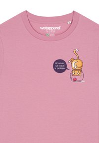 Rosa Baumwoll-T-Shirt mit einer Illustration einer Katze, die kopfüber in einem Glas ist, mit einer Sprechblase, die sagt: "Houston, wir haben ein Problem."