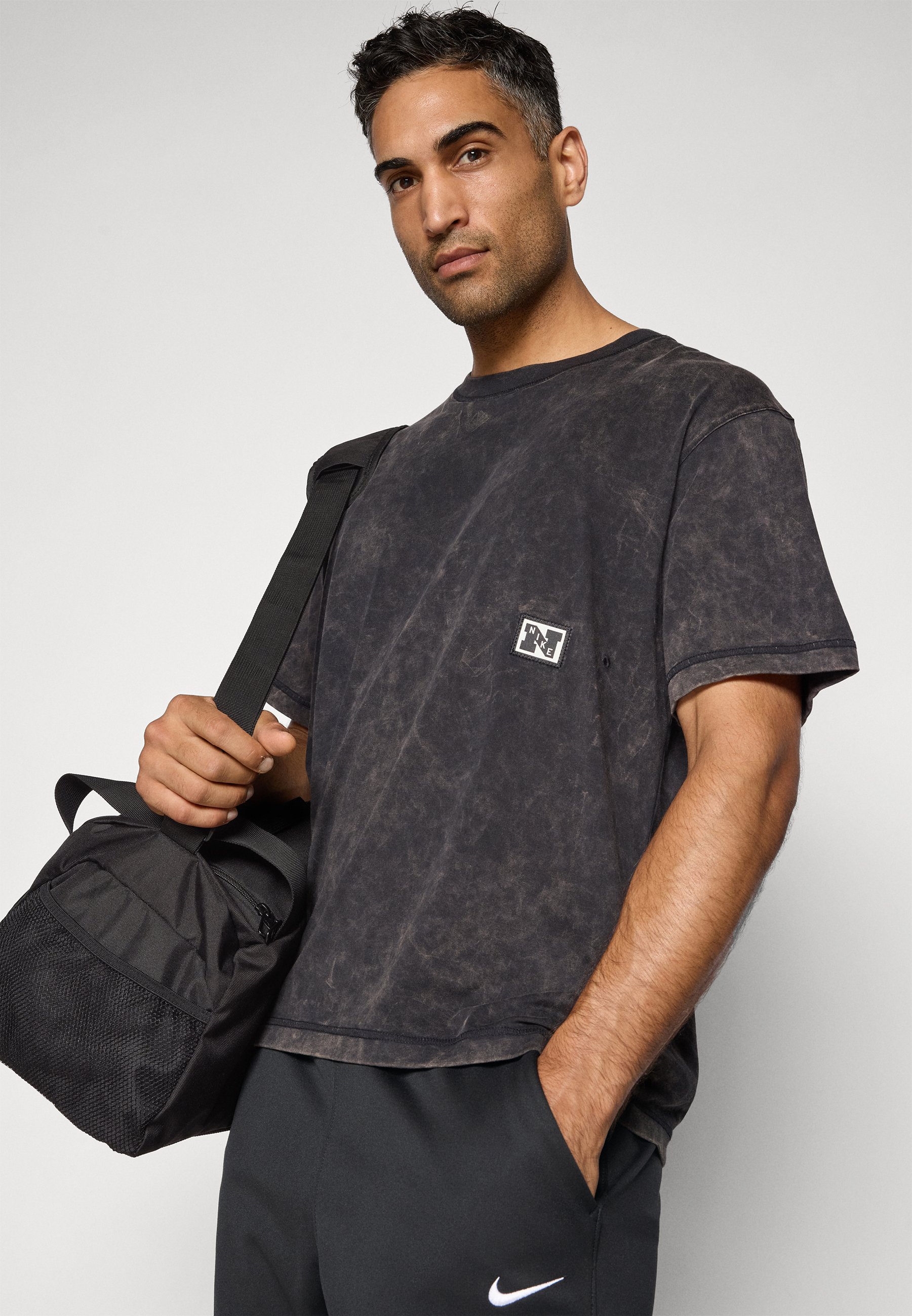 nike heritage t shirt black