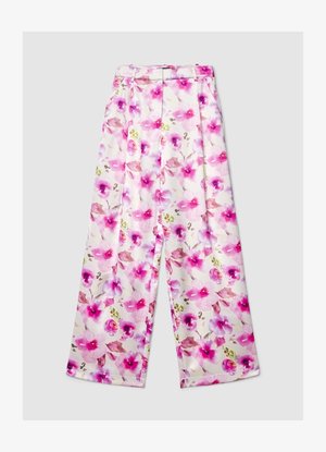 Pantalon large à motifs floraux en crème avec des fleurs aux motifs aquarelle rose et violet ; avec une ceinture à passants et des plis.