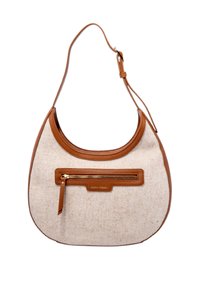 Borsetta in tessuto beige con dettagli in pelle marrone. Forma curva, tracolla regolabile e tasca con zipper frontale con un'etichetta in pelle con il marchio.