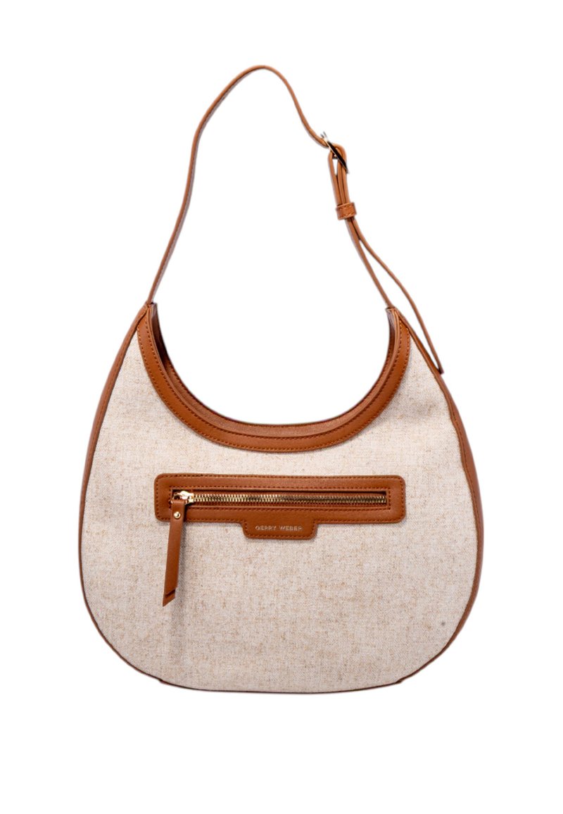 Borsetta in tessuto beige con dettagli in pelle marrone. Forma curva, tracolla regolabile e tasca con zipper frontale con un'etichetta in pelle con il marchio.