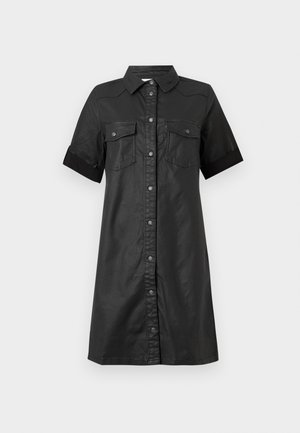 Vestito nero a camicia con maniche corte, chiusura frontale a bottoni, colletto, due tasche sul petto e contrasti neri nei polsini. Materiale liscio e leggero.