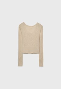 Haut en tricot beige à manches longues avec un décolleté arrondi, une texture côtelée et un design court. Présente des variations subtiles dans le tissage.