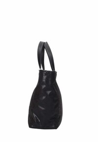 Borsa nera con texture, manici in pelle liscia; presenta una forma unica e un motivo sottile sul tessuto, ideale per un uso casual.