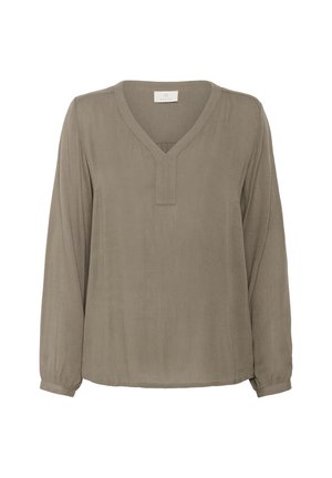 Langsleeve V-hals blouse in aardse olijfgroen, gemaakt van zachte, lichte stof met een gladde textuur en subtiele glans.