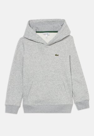Sweat à capuche gris clair avec poche avant et petit logo crocodile vert sur la poitrine gauche, manches longues et poignets côtelés.