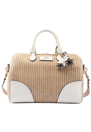 Sac à main tissé beige avec des poignées et des coins en cuir blanc, décoré de deux breloques fleurs noir et blanc fixées près de la fermeture éclair.