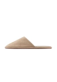 Béžové semišové slip-on topánky s špicatým dizajnom, plochou podrážkou a hladkým povrchom. Minimalistický štýl bez viditeľného kovania alebo ozdôb.