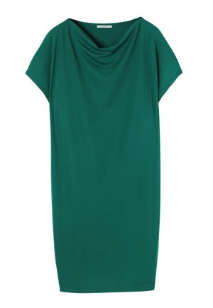 Groene jurk met een brede watervalhals, korte mouwen en een rechte snit. Gladde stof en lengte tot de knie. Geen patronen of accenten.