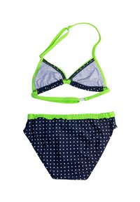 Zestaw bikini z trójkątnym topem z zielonym wykończeniem oraz granatowymi majtkami w białe kropki, wykonany z elastycznej, gładkiej tkaniny.