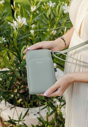 VUCH ROSIA DUSTY - Phone pouch - green