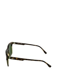 Occhiali da sole tartarugati con lenti verdi, caratterizzati da una montatura rettangolare elegante e aste sottili. Dettaglio distintivo del logo sull'asta.