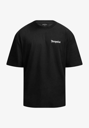 Černé bavlněné tričko s krátkými rukávy, kulatým výstřihem a bílým textovým logem "Dropsize" na levé části hrudi. Hladká textura. Klasický střih.