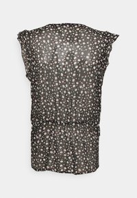 Top preto transparente com um padrão floral que apresenta manchas brancas e rosas. Cintura franzida e mangas curtas ligeiramente rufadas.