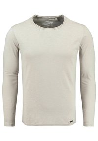 Hellgraues Langarmshirt mit Rundhalsausschnitt, strukturiertem Stoff und rohem Saumdetail am Kragen. Mit einem kleinen Markenetikett am Saum.