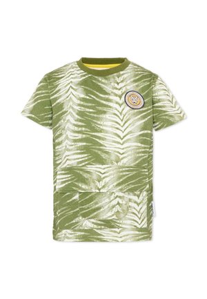 Zielono-biały t-shirt w paski zebry z krótkim rękawem, z kieszonką na przodzie i okrągłą naszywką z wizerunkiem tygrysa na piersi.