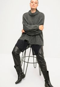 Studio Untold Trui - anthracite-mottled