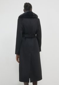 Calliope CON EFFETTO - Cappotto classico - nero