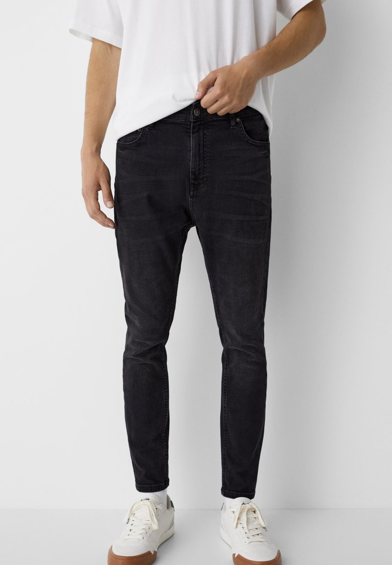PULL&BEAR BASIC CARROT - Jeans Tapered Fit - black