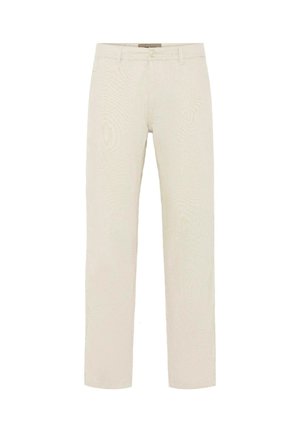 Prljavo bijele ravne hlače s petljama za remen, kopčanjem na dugme i jednostavnim prednjim dizajnom na bijeloj pozadini.