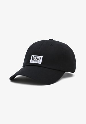 Sort Vans baseballcap med buet skygge og hvidt rektangulært logoemblem på frontpanelet med mærkets tekst.