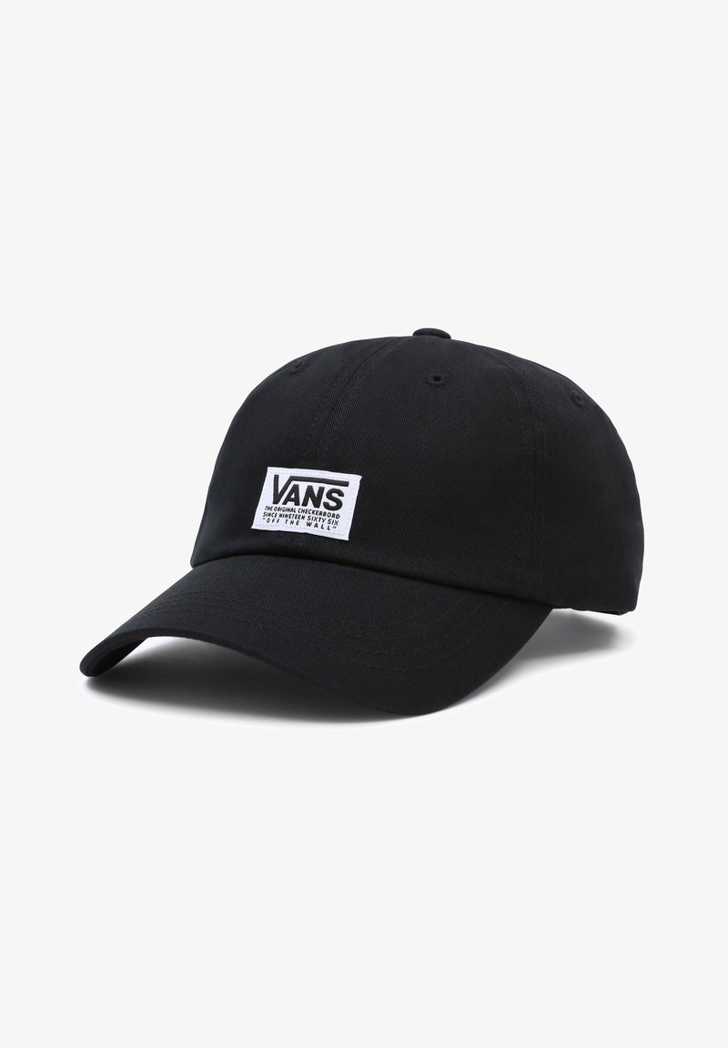 Casquette de baseball noire Vans avec une visière courbée et un patch logo rectangulaire blanc sur le panneau avant affichant le texte de la marque.