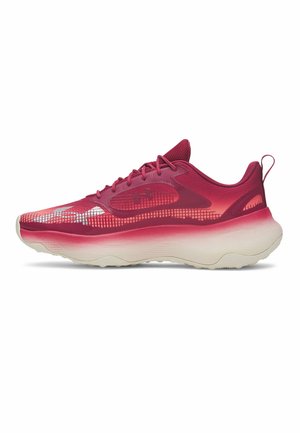 Athletikschuh mit rotem und pinkem Farbverlauf, Mesh-Obermaterial, weißer Sohle, Zuglasche an der Ferse und roten Schnürsenkeln, von der rechten Seite gezeigt.