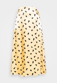 Jupe en satin jaune avec un design à fente, ornée d'un motif en forme de goutte noire. Texture lisse avec une silhouette fluide, longueur genou et léger tombé.