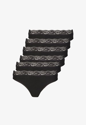 Sechs schwarze Damenslips mit Spitzenbesatz am Bund, angeordnet in einem gestapelten, überlappenden Layout auf weißem Hintergrund.