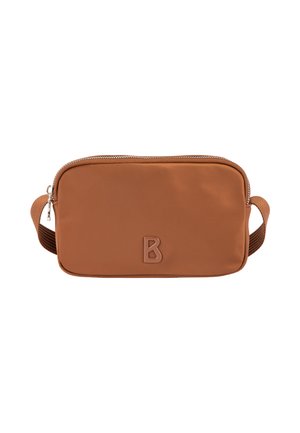 Bolso bandolera rectangular marrón con cremallera en la parte superior y correa ajustable, con un logotipo en relieve con la letra B en el frente.