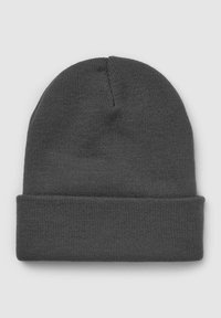 Ciemnoszara dziana czapka z miękką teksturą, o zaokrąglonym kształcie i z podwiniętym kołnierzem. Materiał jednolity na całej powierzchni. Brak widocznych logo lub ozdób.