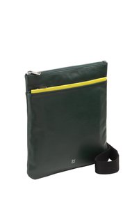 Grüne Leder-Crossbody-Tasche mit einem Reißverschluss. Verfügt über ein schlankes Design und eine kontrastierende gelbe Akzent-Reißverschlusstasche. Inklusive einem schwarzen Riemen.