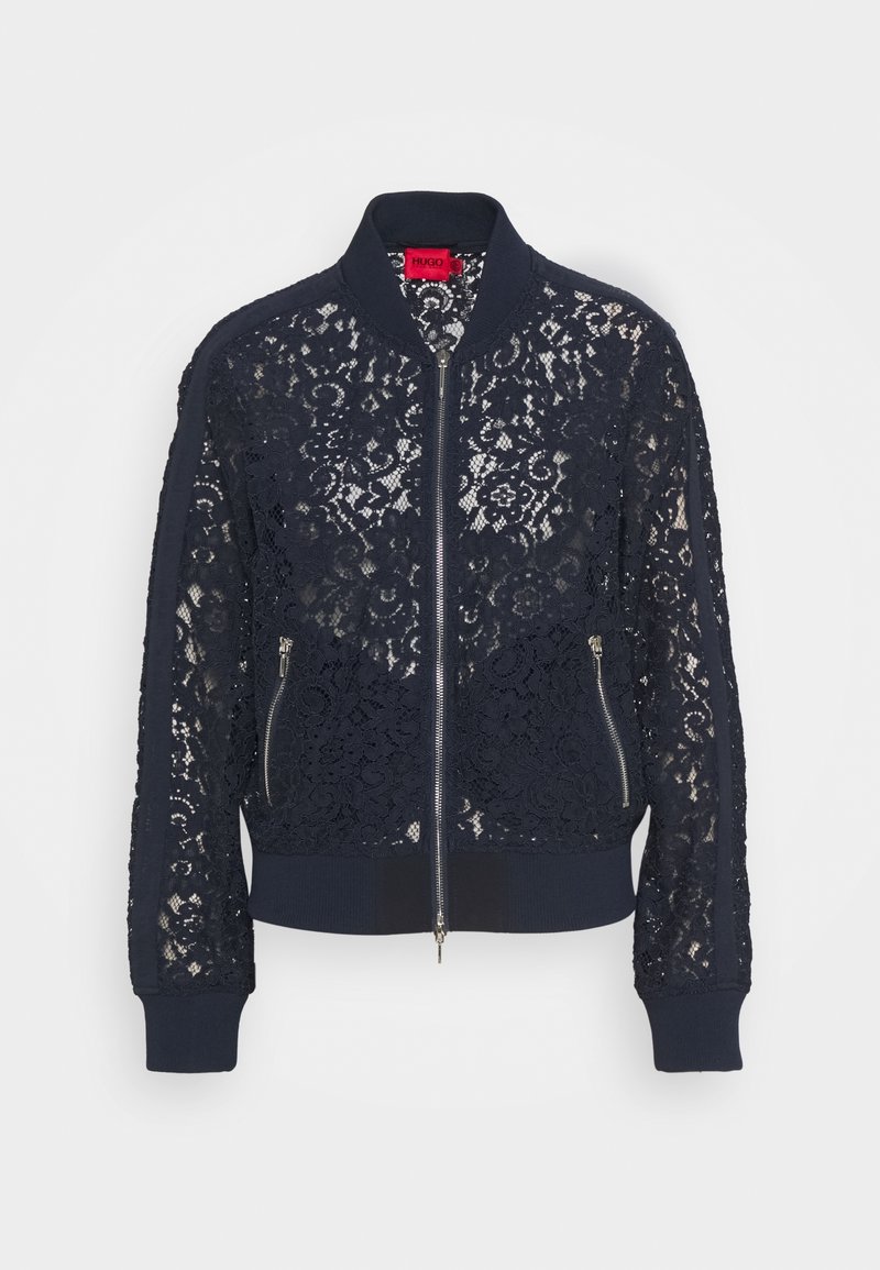 Veste bomber en dentelle bleu marine avec motifs floraux, col et poignets côtelés, fermeture éclair devant et deux poches zippées.