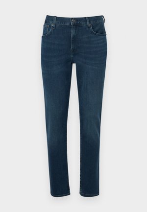 Jeans en denim bleu foncé avec une coupe droite. Les caractéristiques incluent une fermeture à bouton, des passants de ceinture et des poches avant avec un léger délavage.