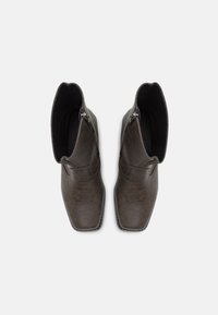 Koi Footwear Botki kowbojki i motocyklowe