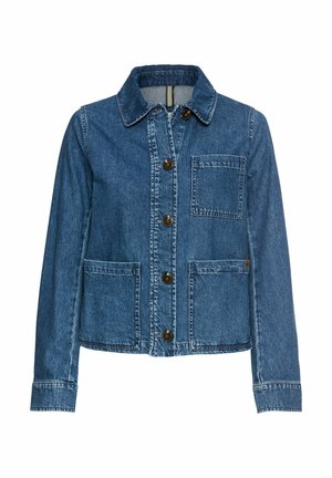 Denimjakke i mellemblå med krave, frontlukning med knapper, to store forlommer og en lomme på venstre bryst. Struktureret stof.
