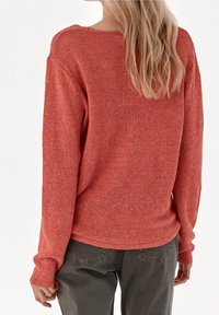 TATUUM Svetr - coral