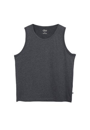 Bez rękawów ciemnoszary bawełniany tank top z okrągłym dekoltem i małą metką z logo po boku, położony płasko na białym tle.