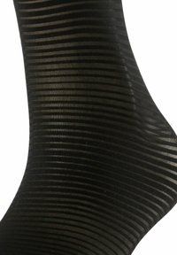 Zwart gestreepte sokken van doorschijnend materiaal, met een consistente ribbelpatroon door de stof en een gladde textuur.