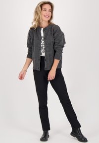 JE M'APPELLE MARA - Vest - grijs