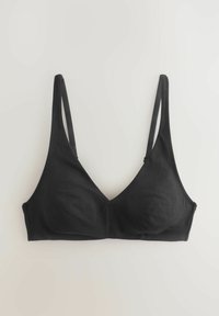 Sort blød bh med kopper uden bøjle, tynde justerbare stropper og en dyb V-udskæring, lagt fladt på en lys baggrund.